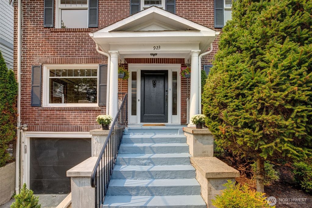 Photo of 923 33rd Avenue, Seattle, WA 98122 (MLS # 2420272)