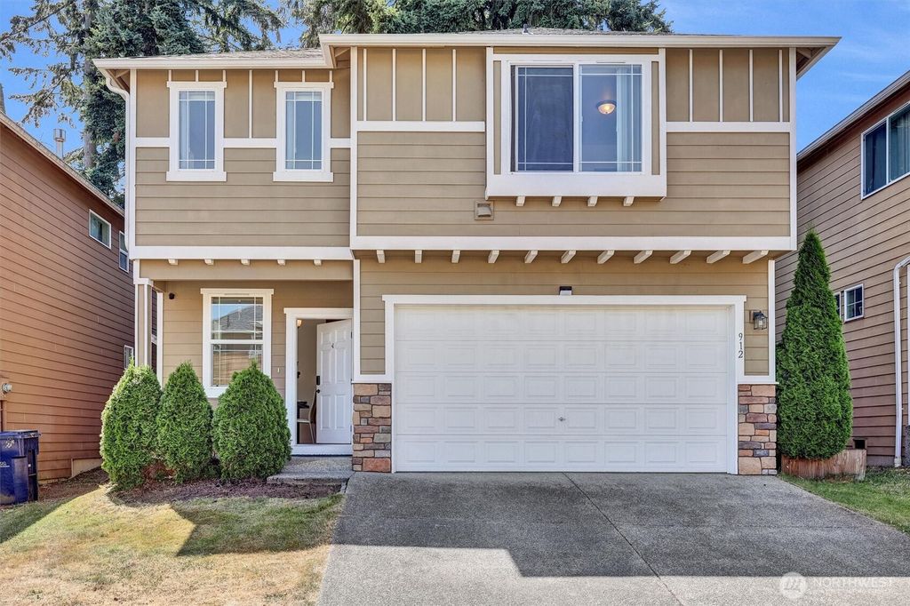 Photo of 912 141st Lane SW, Lynnwood, WA 98087 (MLS # 2412029)