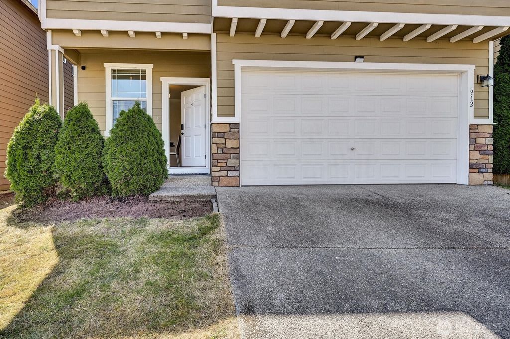 Photo of 912 141st Lane SW, Lynnwood, WA 98087 (MLS # 2412029)