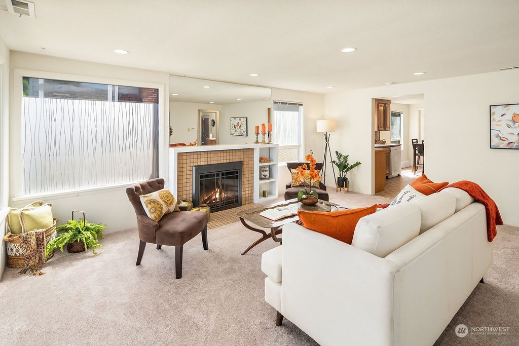 Photo of 9219 8th Avenue NW, Seattle, WA 98117 (MLS # 2137862)