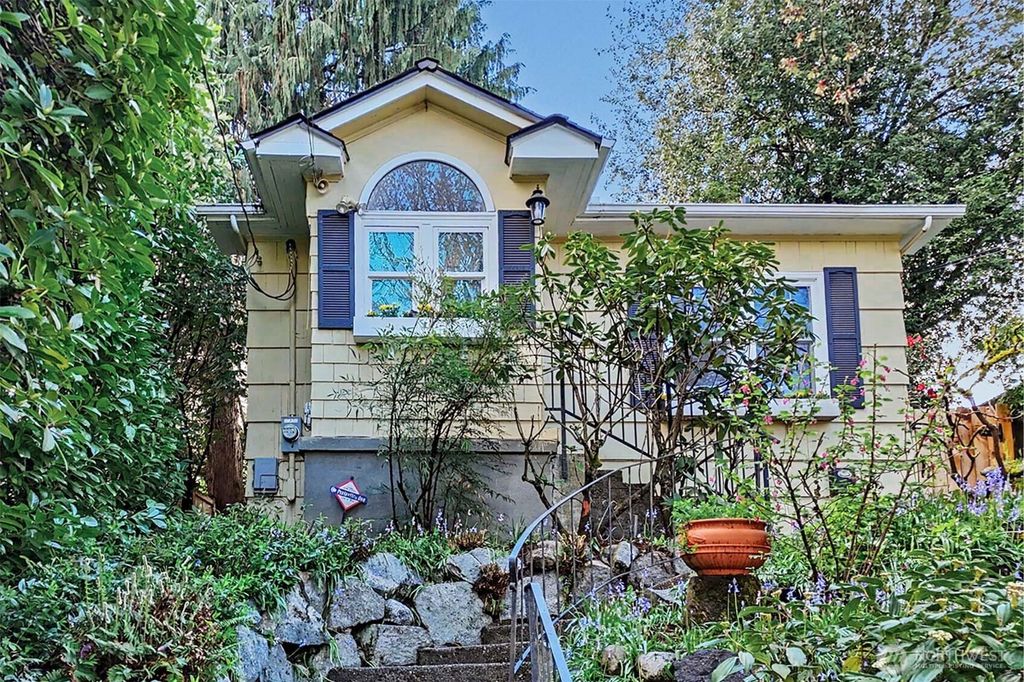 Photo of 2517 E Miller Street, Seattle, WA 98112 (MLS # 2505641)