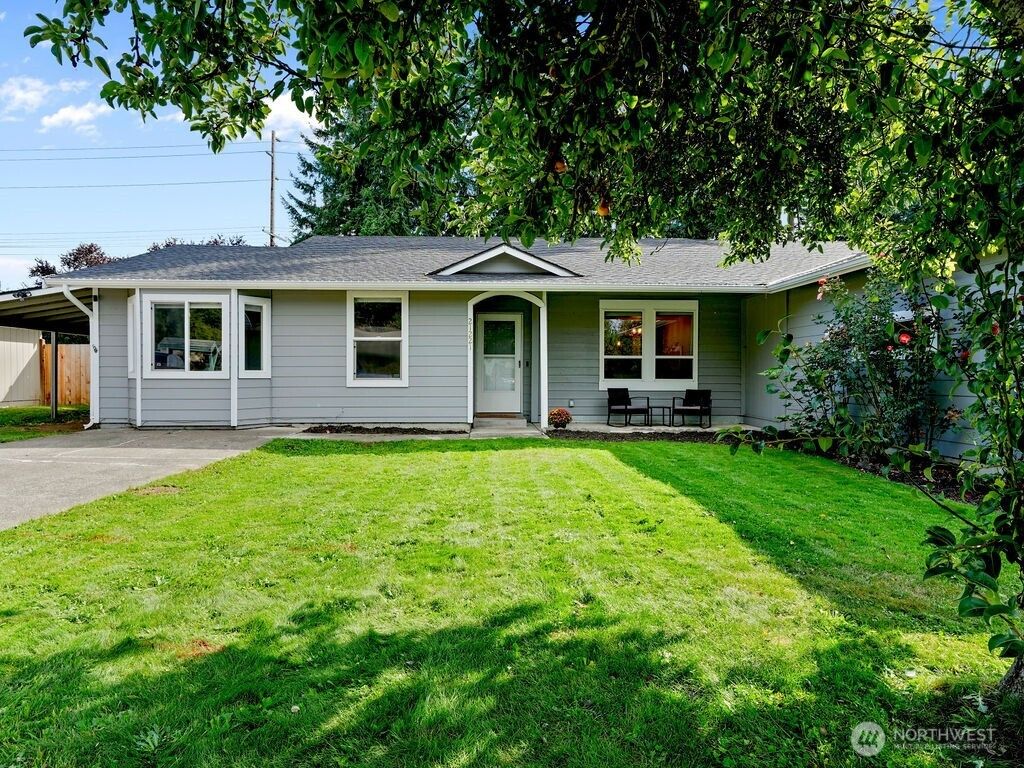 Photo of 21221 SE 271st Place, Maple Valley, WA 98038 (MLS # 2432134)