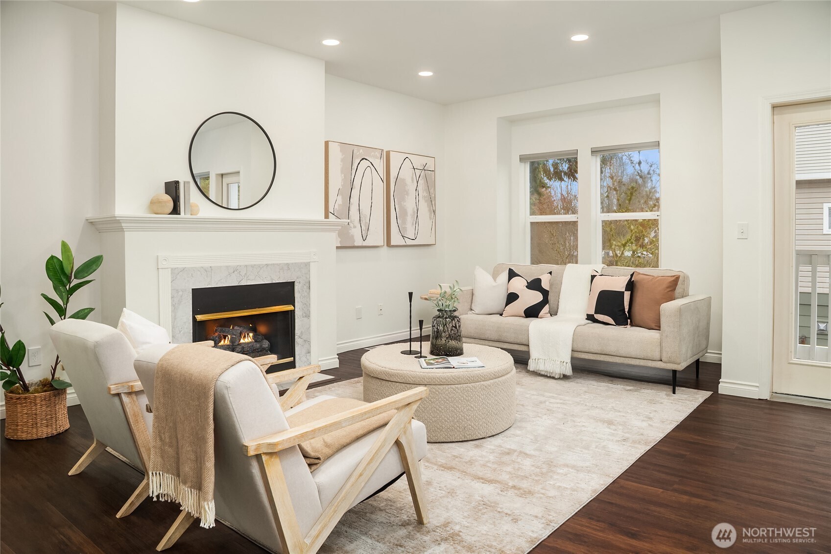 755 NW Juniper Street