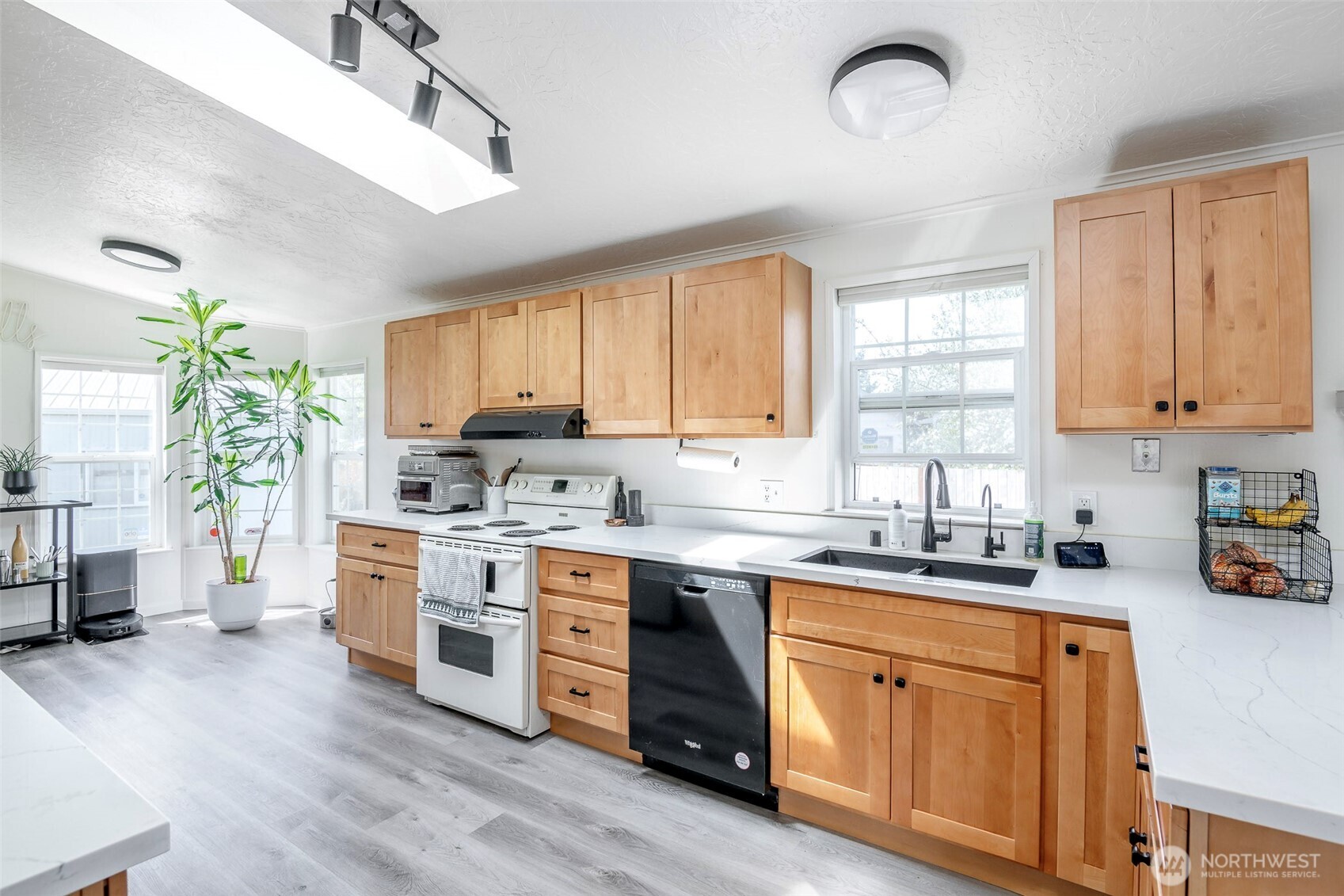 10708 12th Avenue E
