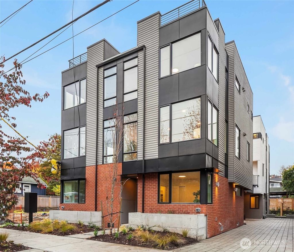 Photo of 410 A 10th Avenue E, Seattle, WA 98102 (MLS # 2402398)