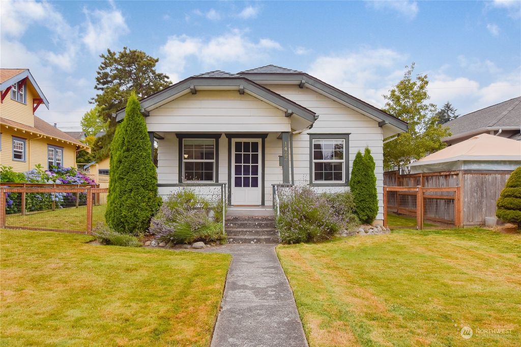 Photo of 1422 Oakes Avenue, Everett, WA 98201 (MLS # 2272745)