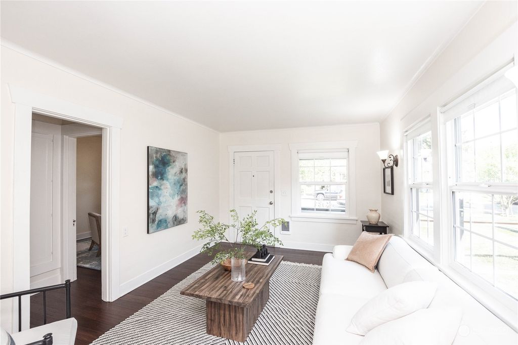 Photo of 1422 Oakes Avenue, Everett, WA 98201 (MLS # 2272745)