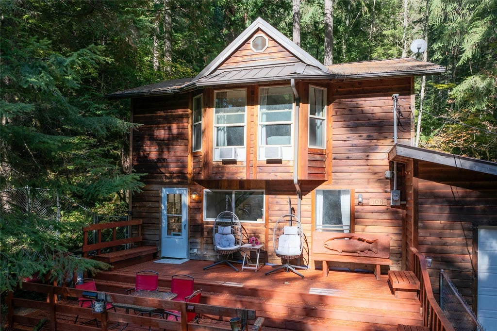 Photo of 108 Kautz Pl PL, Ashford, WA 98304 (MLS # 2597589)