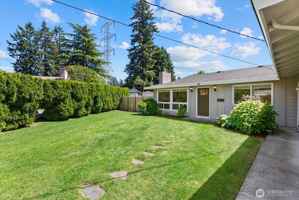 Photo of 3715 NE 10th Court, Renton, WA 98056 (MLS # 2528944)