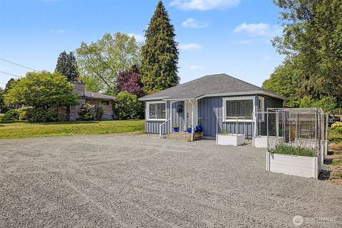 Photo of 717 E Highland DR DR, Arlington, WA 98223 (MLS # 2530015)