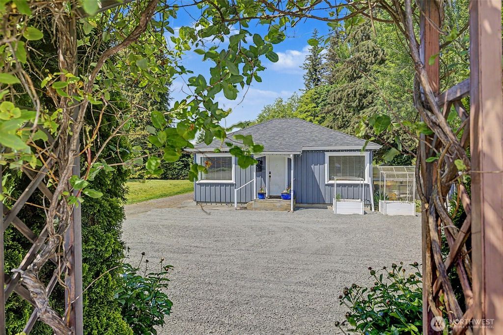 Photo of 717 E Highland DR DR, Arlington, WA 98223 (MLS # 2530015)