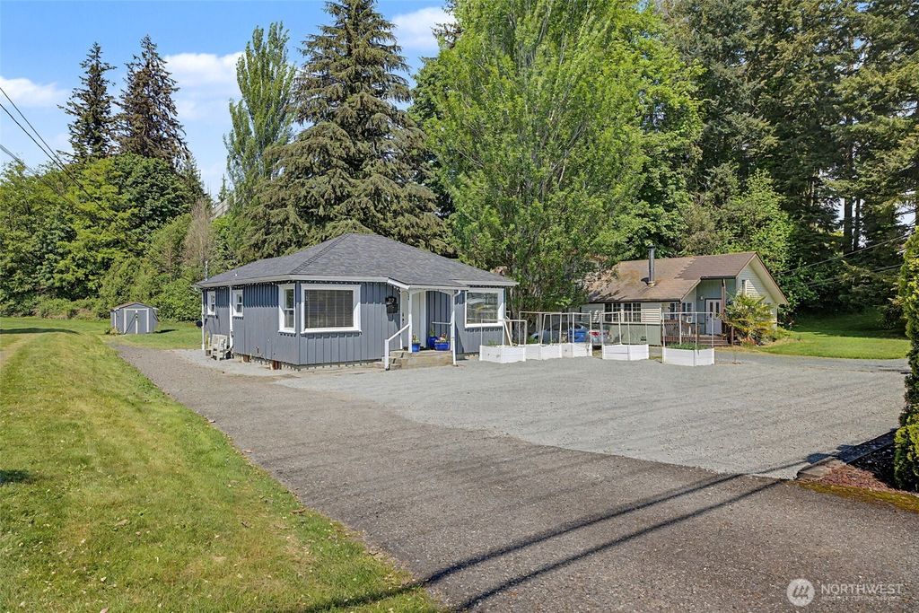 Photo of 717 E Highland DR DR, Arlington, WA 98223 (MLS # 2530015)