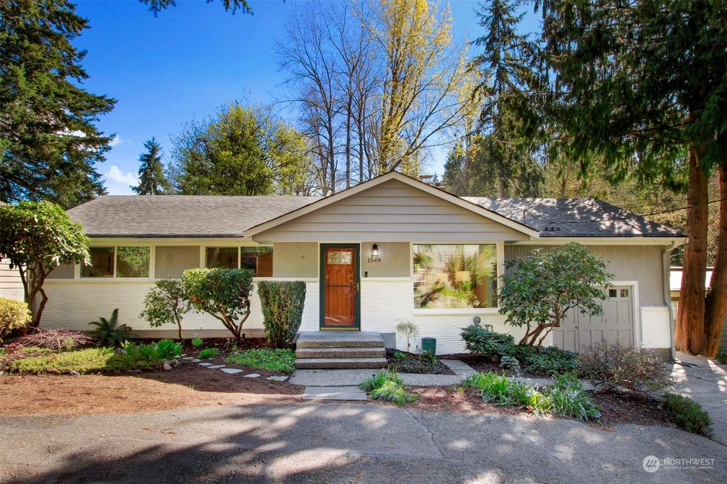 Photo of 1549 NE 105th Street, Seattle, WA 98125 (MLS # 2216943)