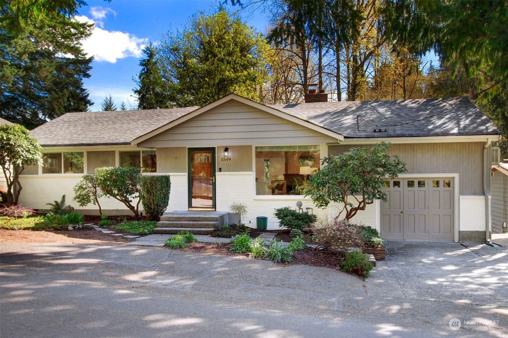 Photo of 1549 NE 105th Street, Seattle, WA 98125 (MLS # 2216943)