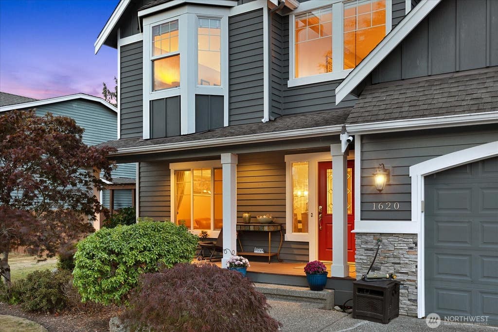 Photo of 1620 Highland Terrace Court, Mukilteo, WA 98275 (MLS # 2572638)