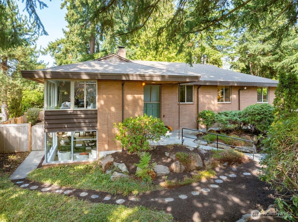 Photo of 422 NW 196th Place, Shoreline, WA 98177 (MLS # 2429904)