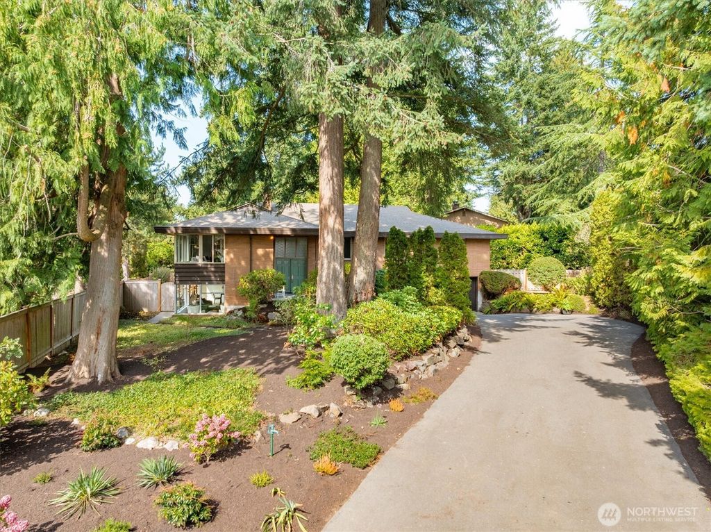Photo of 422 NW 196th Place, Shoreline, WA 98177 (MLS # 2429904)
