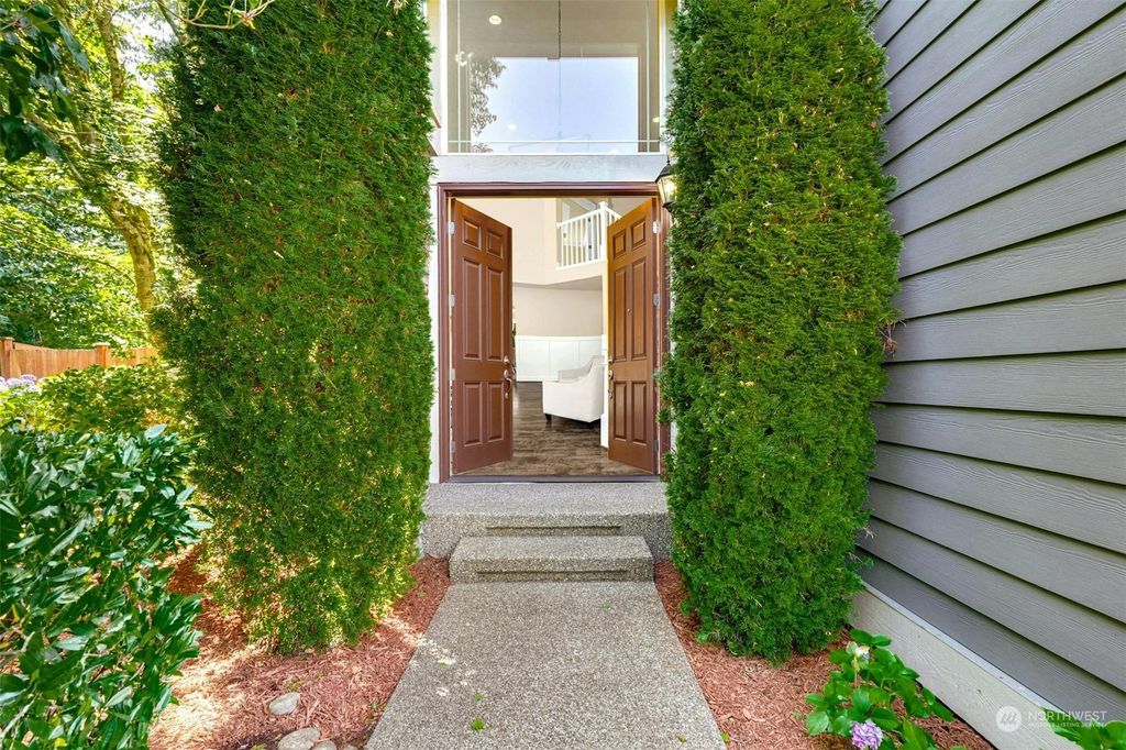 Photo of 3135 222nd Court SE, Sammamish, WA 98075 (MLS # 2266511)