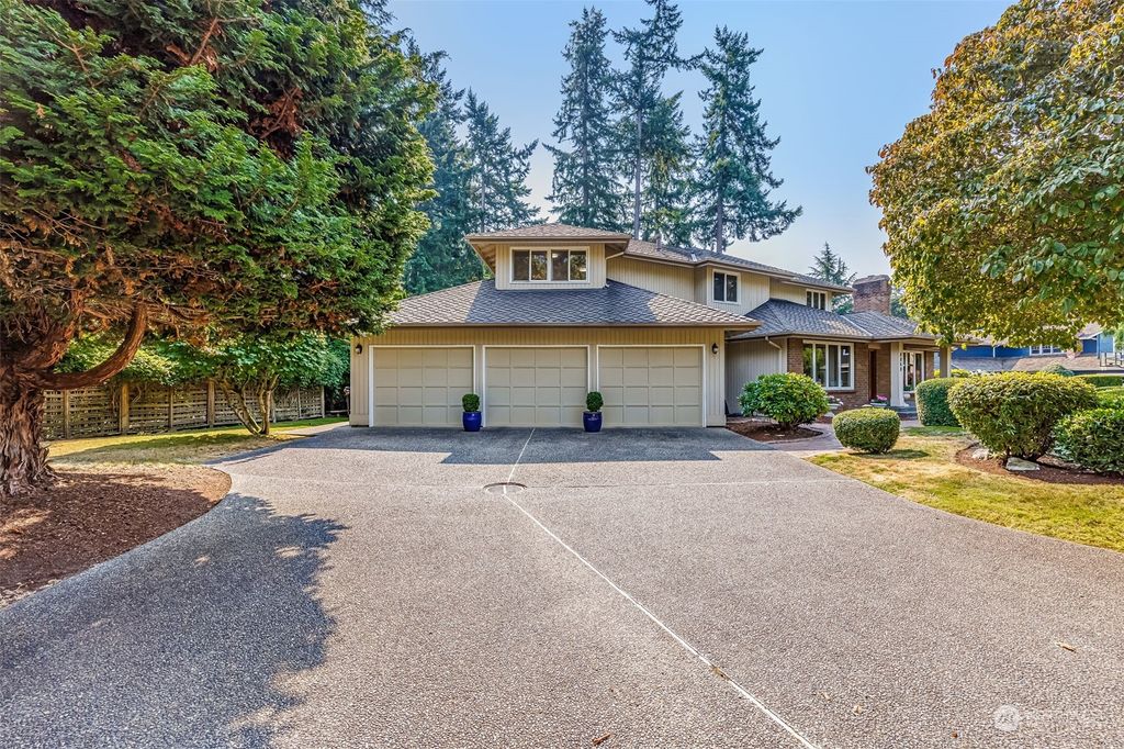 Photo of 8868 SE 74th Place, Mercer Island, WA 98040 (MLS # 2152678)
