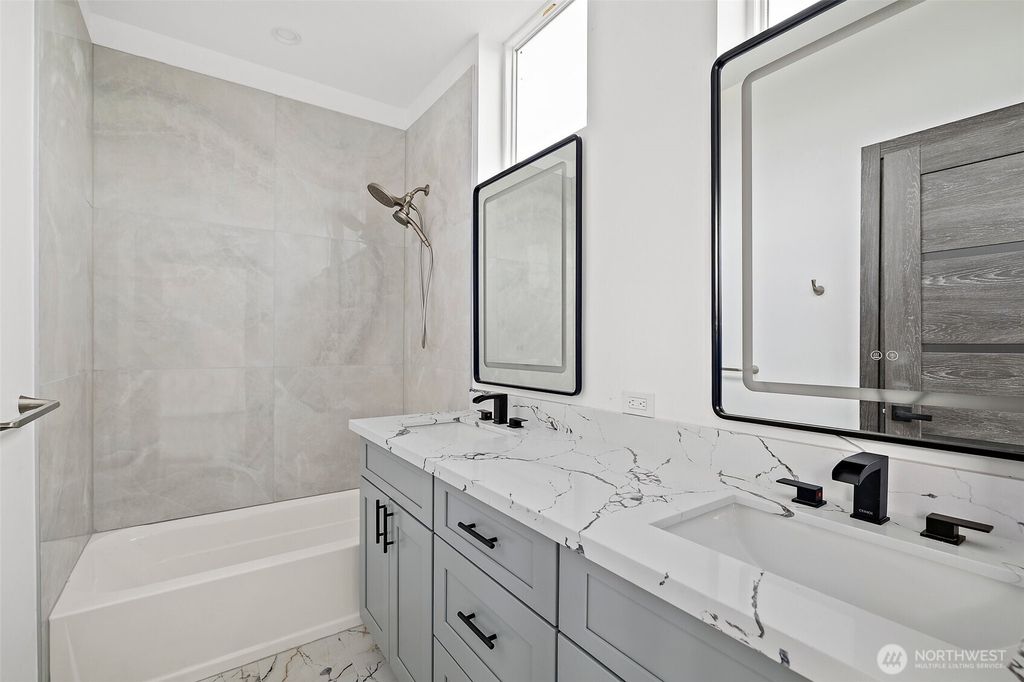 listing image 9362438485438791426
