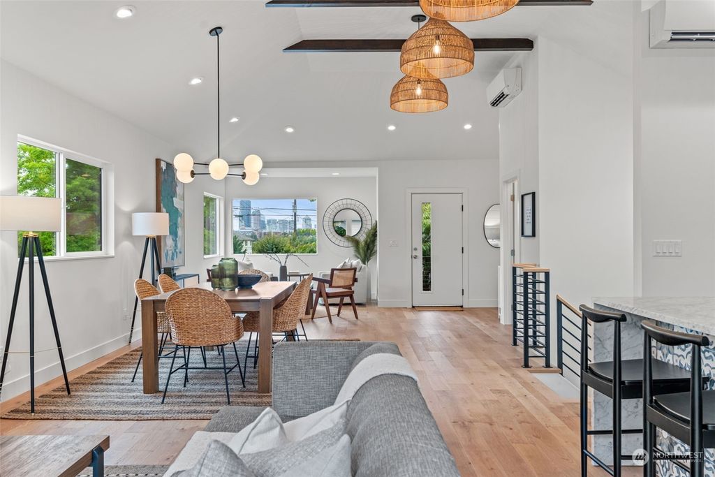 Photo of 800 32nd Avenue, Seattle, WA 98122 (MLS # 2154187)