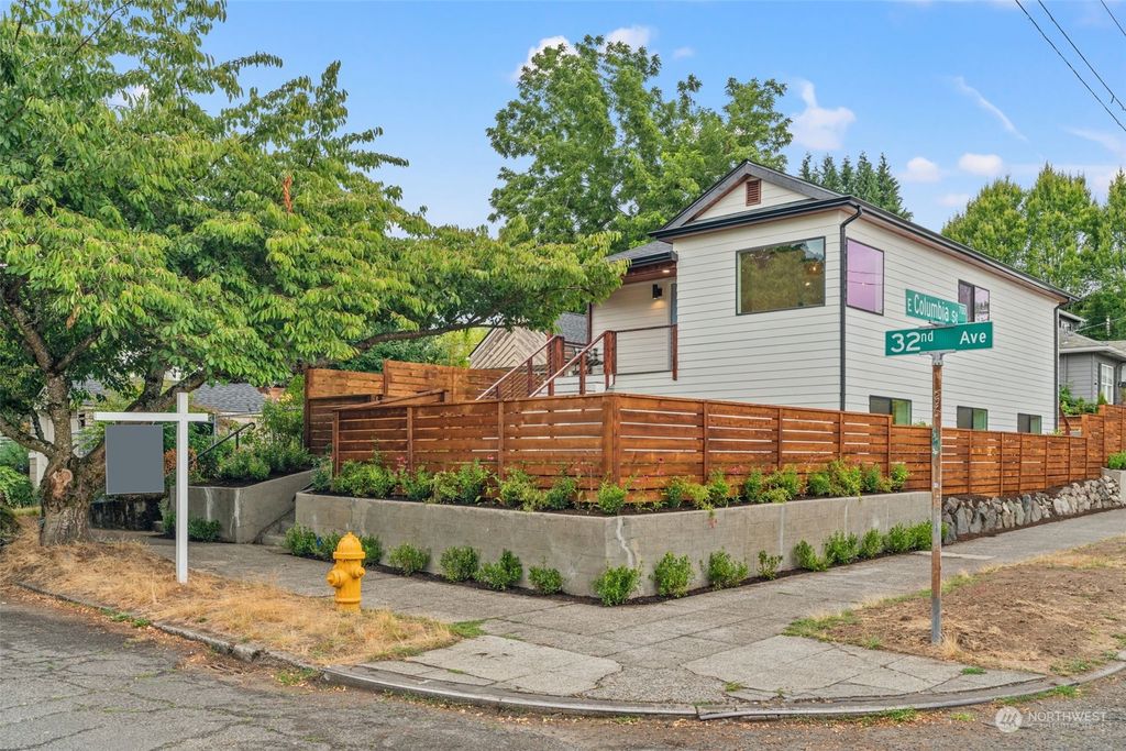 Photo of 800 32nd Avenue, Seattle, WA 98122 (MLS # 2154187)