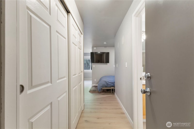 705 E Republican Street 207