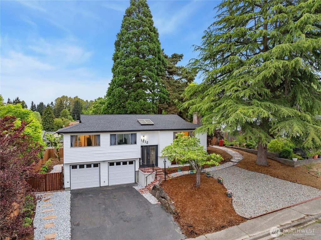 Photo of 11212 NE 145th Street, Kirkland, WA 98034 (MLS # 2536698)
