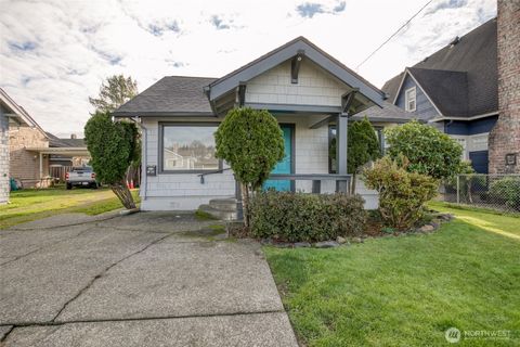 Photo of 411 W 4th Street, Aberdeen, WA 98520 (MLS # 2459180)