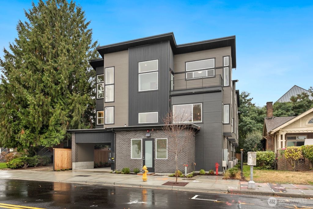 Photo of 117 Wells Avenue S #E (R), Renton, WA 98057 (MLS # 2459162)