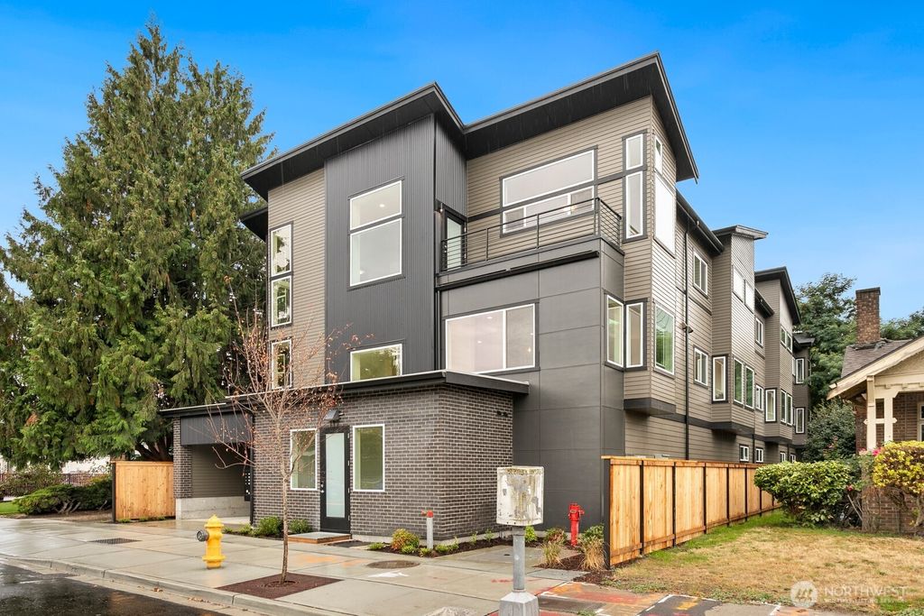 Photo of 117 Wells Avenue S #E (R), Renton, WA 98057 (MLS # 2459162)