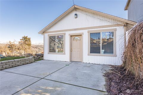 927 Cashmere Street, Wenatchee, WA 98801 - MLS#: 2322069