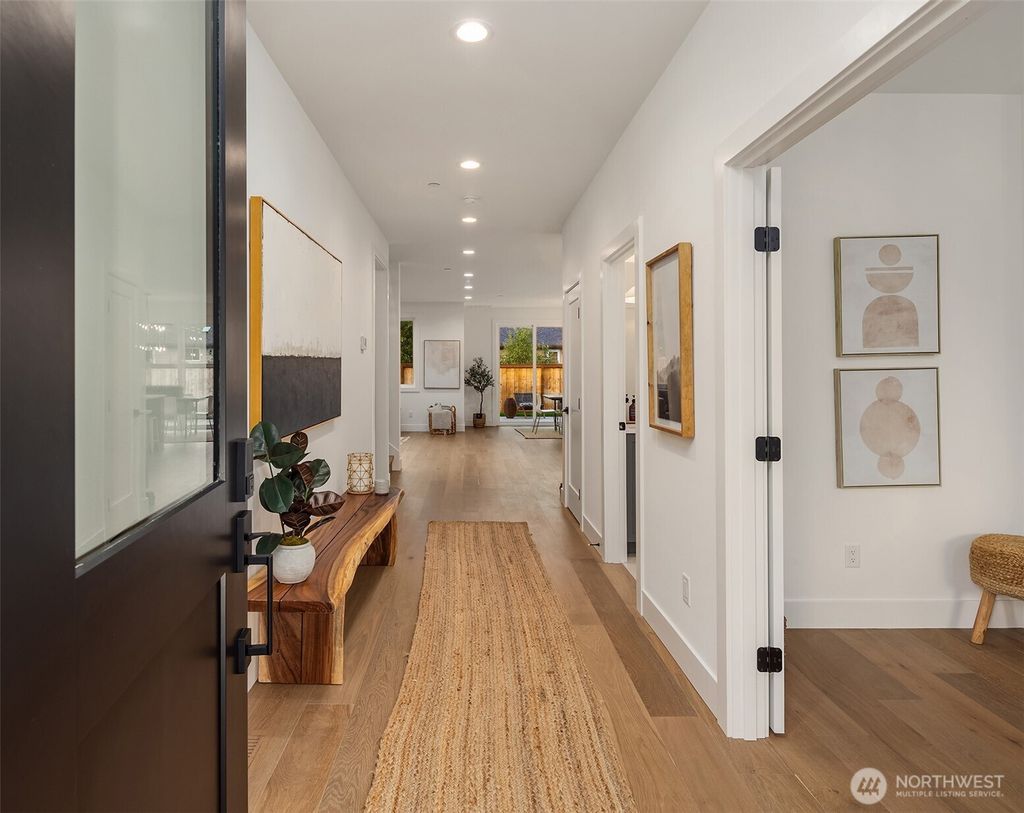 Photo of 13662 NE 101st Street, Kirkland, WA 98033 (MLS # 2479851)