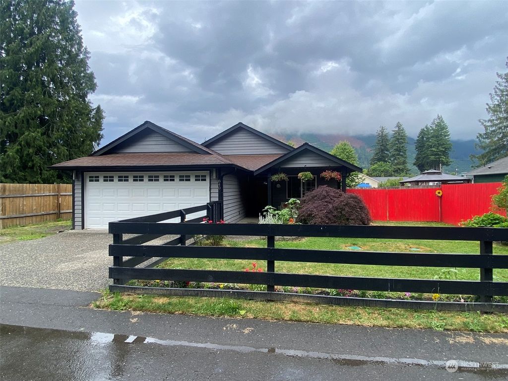 Photo of 840 Stillaguamish Avenue, Darrington, WA 98241 (MLS # 2127206)
