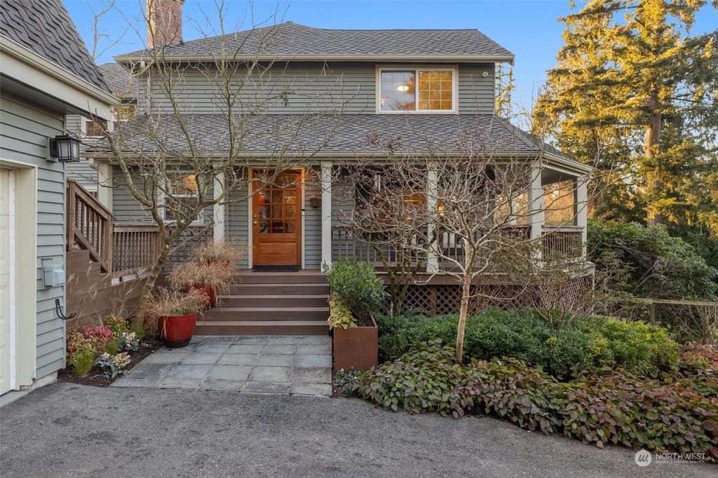 Photo of 8233 NE 166th Street, Kenmore, WA 98028 (MLS # 2319886)