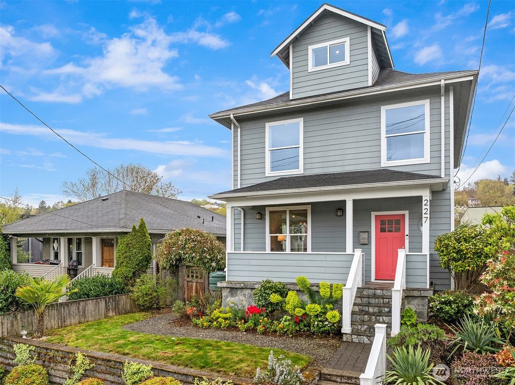 Photo of 227 29th Avenue E, Seattle, WA 98112 (MLS # 2507771)