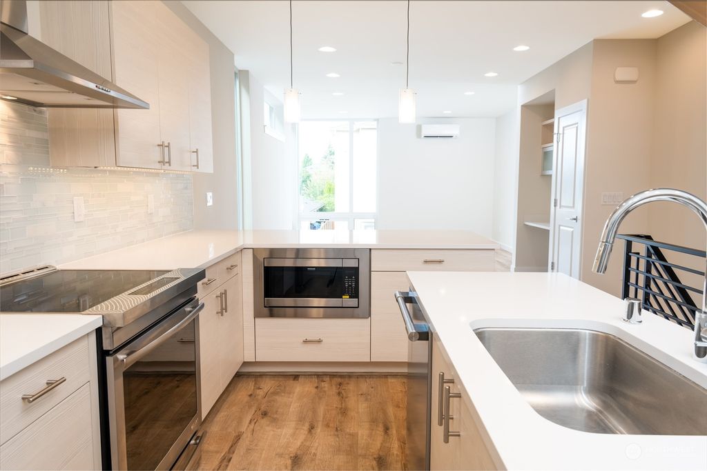 Photo of 9227 B 16th Avenue SW, Seattle, WA 98106 (MLS # 2191373)