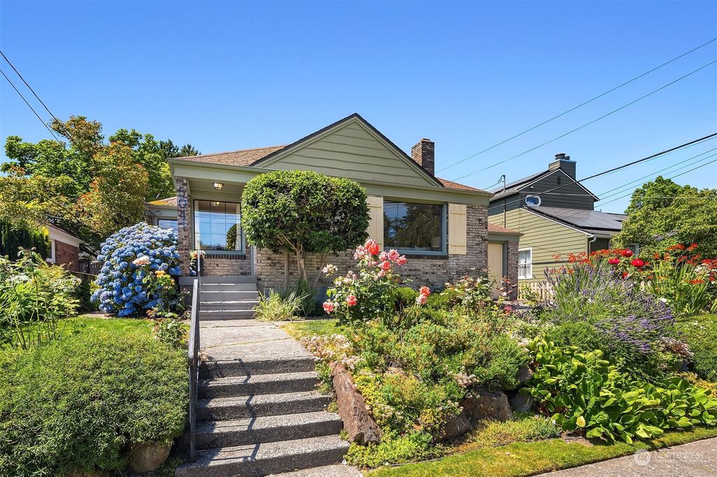Photo of 5041 47th Avenue NE, Seattle, WA 98105 (MLS # 2263936)