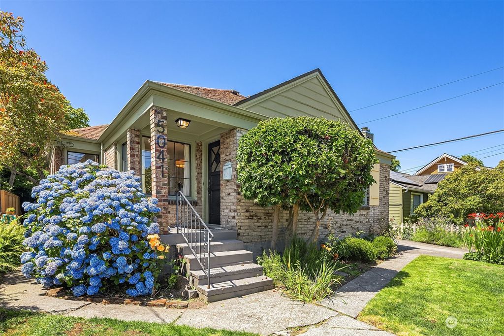 Photo of 5041 47th Avenue NE, Seattle, WA 98105 (MLS # 2263936)