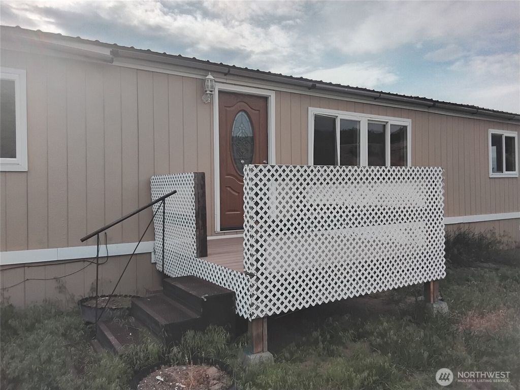Photo of 20 Round Up Road, Oroville, WA 98844 (MLS # 2531032)