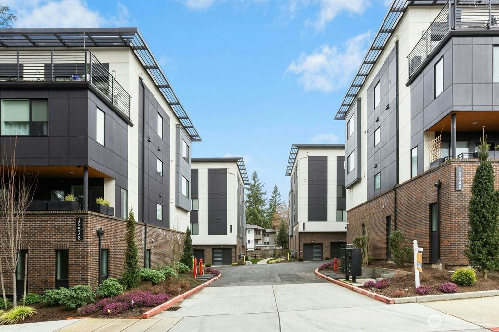 Photo of 15538 NE 15th Place #400, Bellevue, WA 98007 (MLS # 2481119)