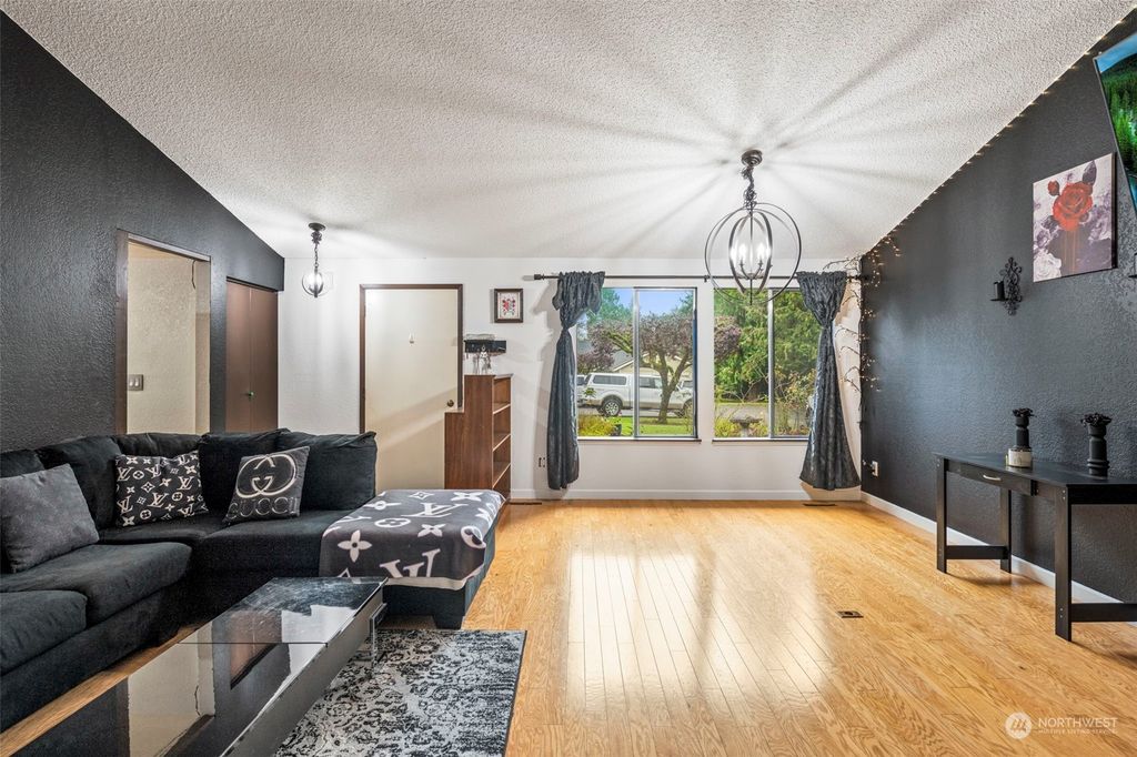 Photo of 2010 SW 307th Street #B-24, Federal Way, WA 98023 (MLS # 2312386)