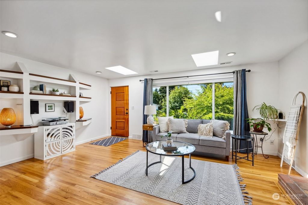 Photo of 3530 SW Southern Street, Seattle, WA 98126 (MLS # 2253810)