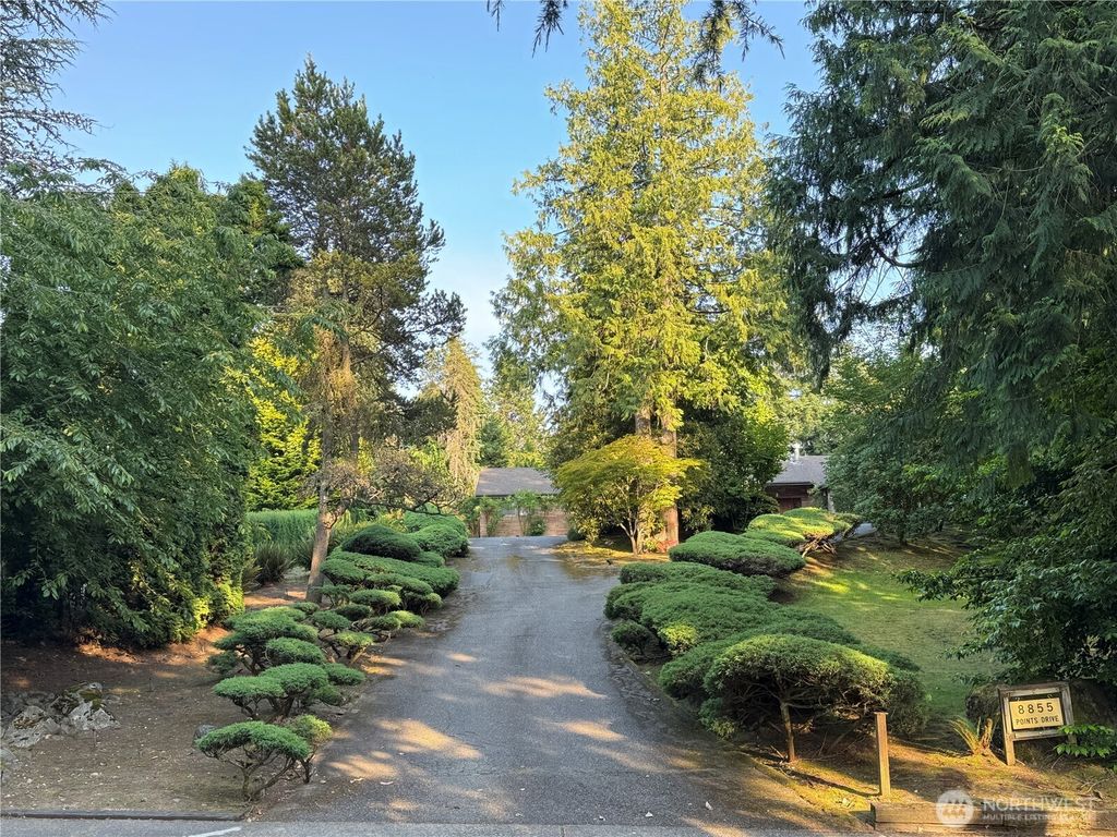 Photo of 8855 Points Drive NE, Clyde Hill, WA 98004 (MLS # 2397313)