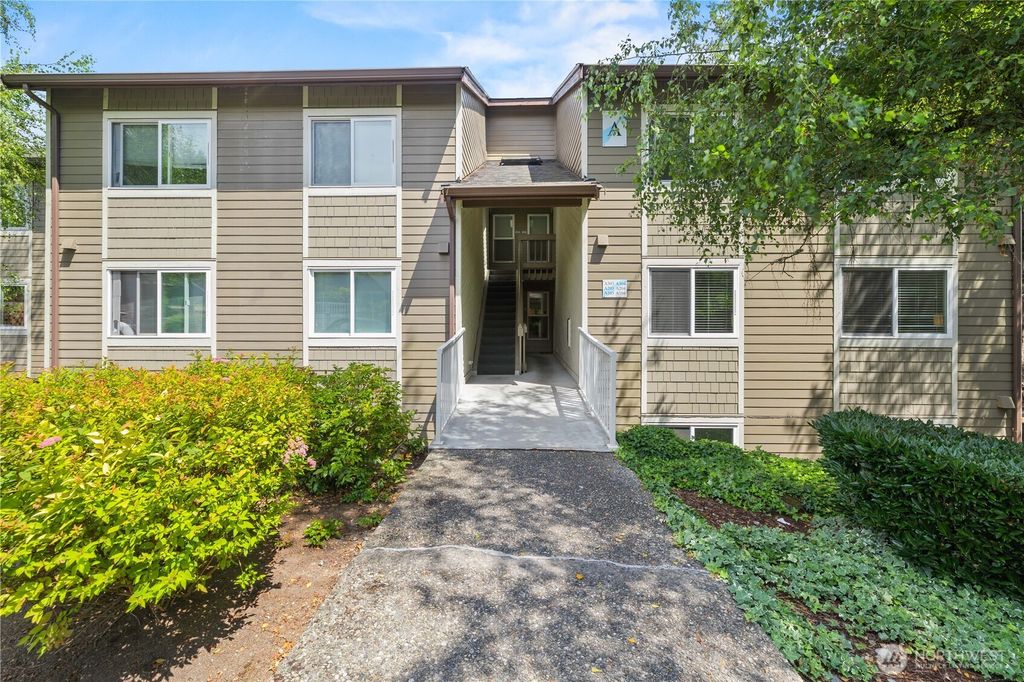 Photo of 200 Mt Park Boulevard SW #A204, Issaquah, WA 98027 (MLS # 2472403)