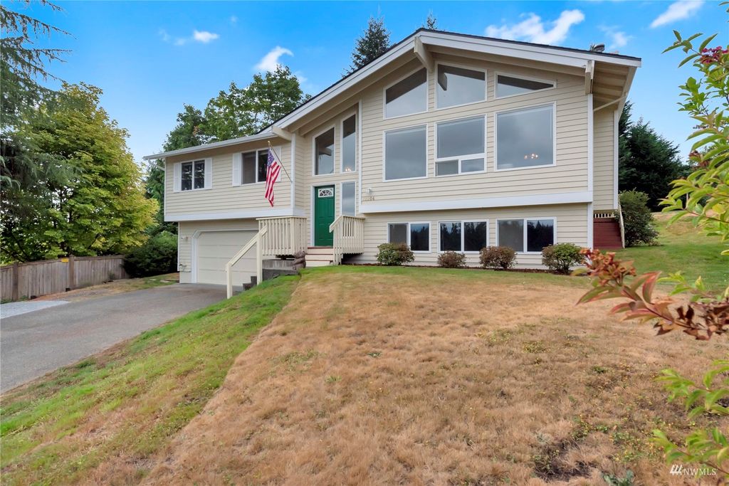 Photo of 12204 28th Place NE, Lake Stevens, WA 98258 (MLS # 1992309)