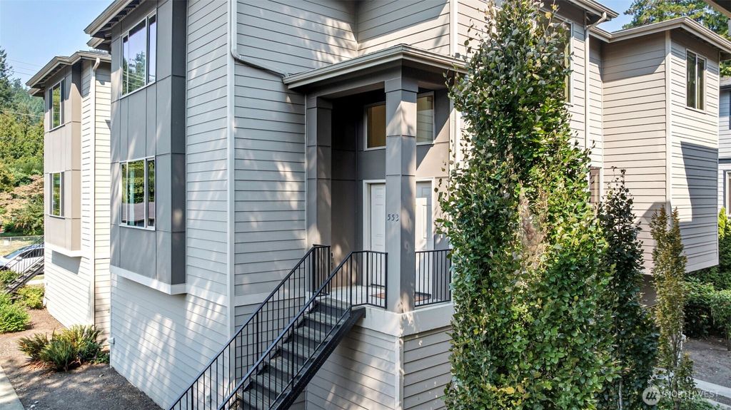 Photo of 553 SE Andrews Street #B, Issaquah, WA 98027 (MLS # 2429248)