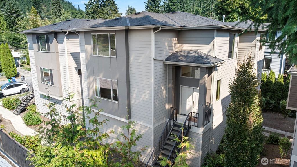 Photo of 553 SE Andrews Street #B, Issaquah, WA 98027 (MLS # 2429248)