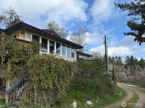Photo of 4725 SW 244th Street, Vashon, WA 98070 (MLS # 2493074)