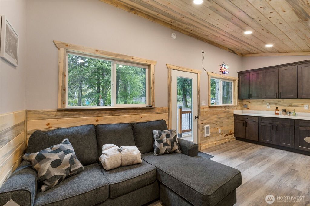 Photo of 34208 343rd Avenue Ct E, Ashford, WA 98304 (MLS # 2495596)